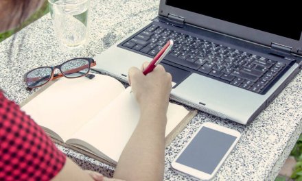 How to Master Headline Setups and Payoffs by Casey Demchak