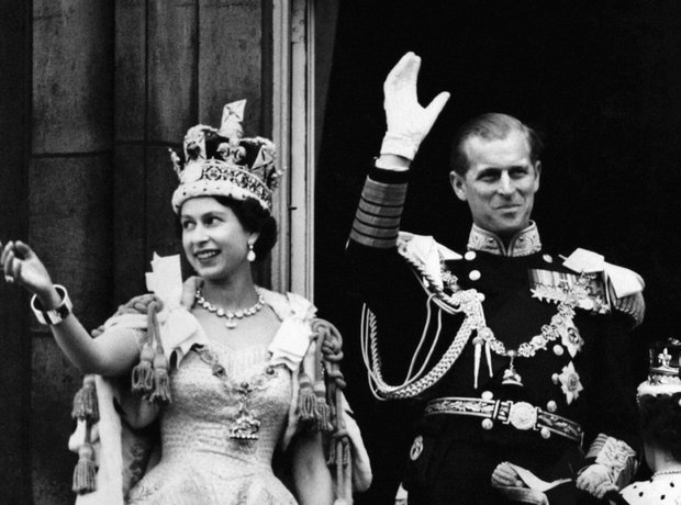 Queen coronation balcony